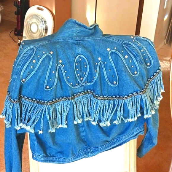 Women's Vintage denim jacket w/metal stud detailed, frayed fringes design/NEW - Picture 5 of 13
